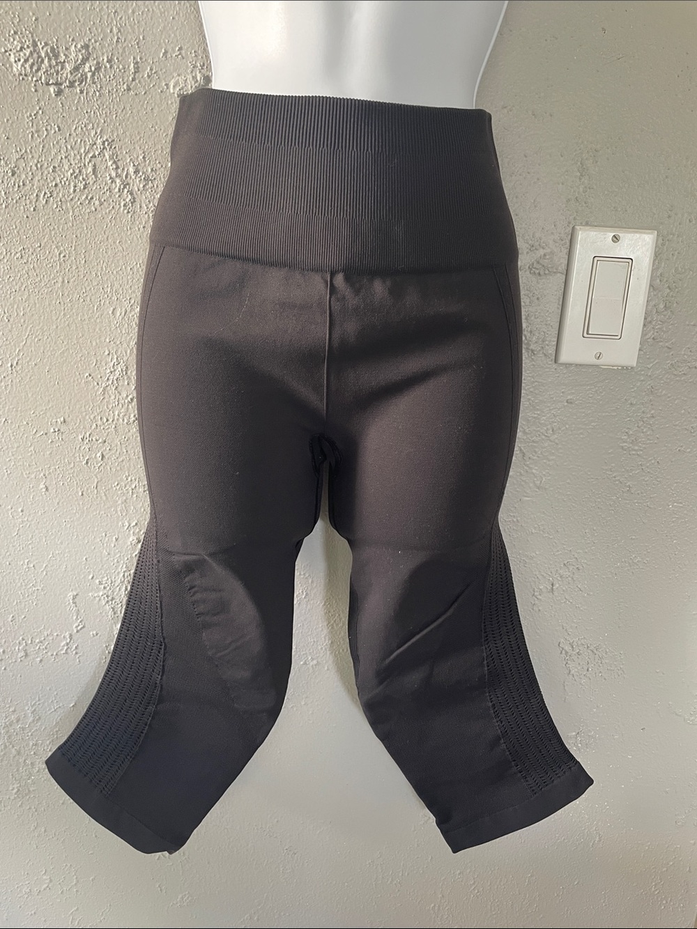 lululemon athletica Black Kids Capri Leggings with Textured Side Panels